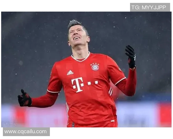 莱万重返德甲赛场遭拜仁球迷嘘声四起引发热议